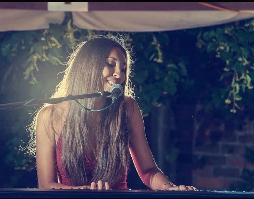 Cat Delphi Singing pianist