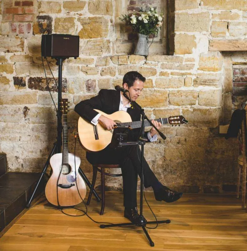 Tom Butterworth solo guitarist