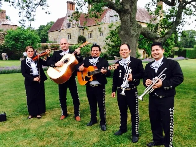 Mariachi Jalisco traje de charre