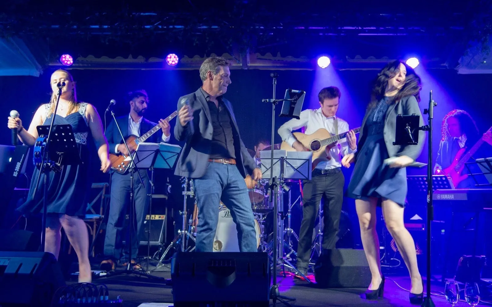 The Covered mid-performance