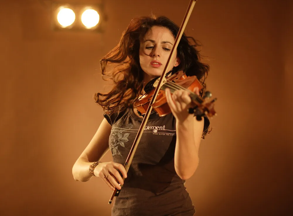 Jessica Boyd playing the violin