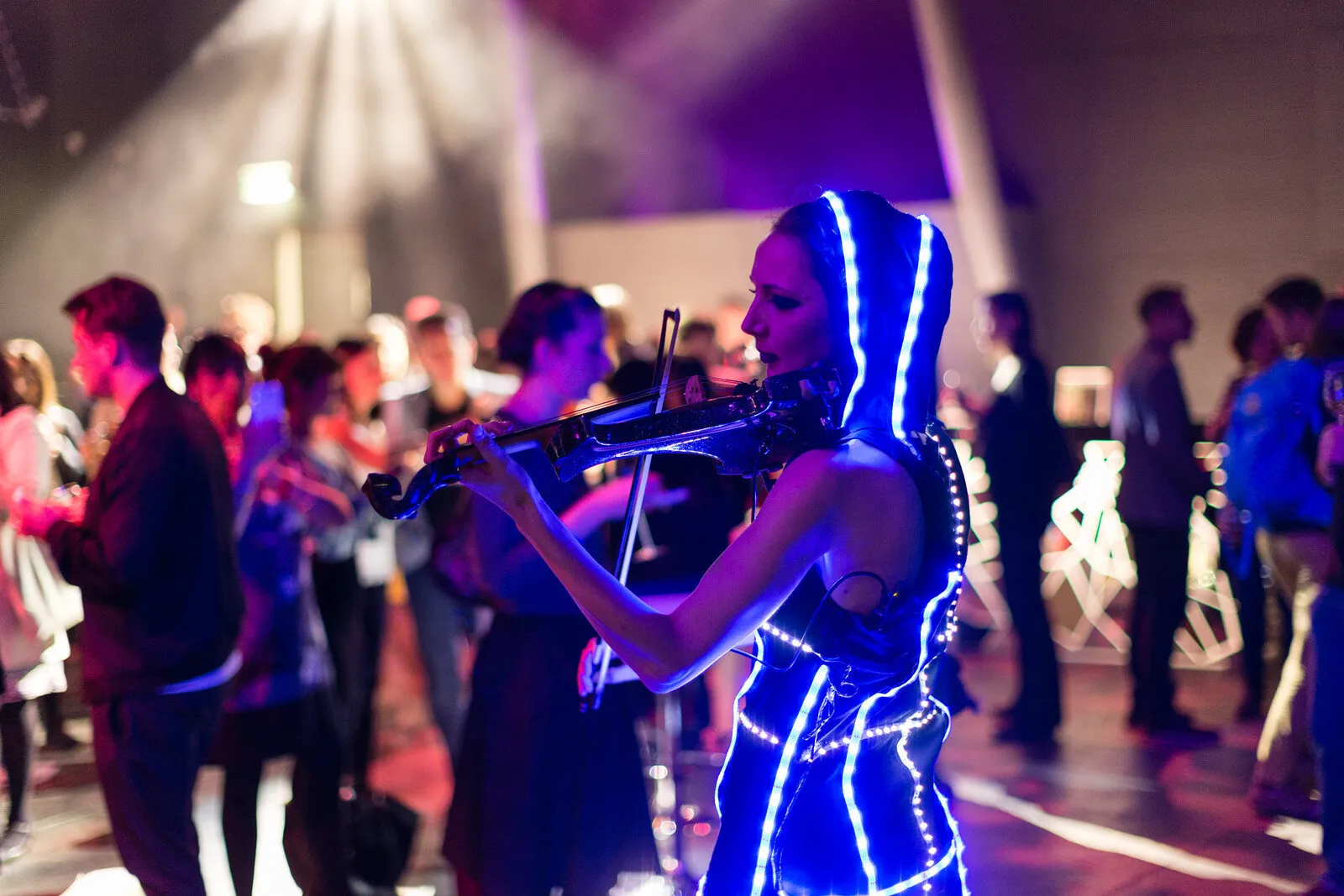 Aelfwyn Shipton electric violinist