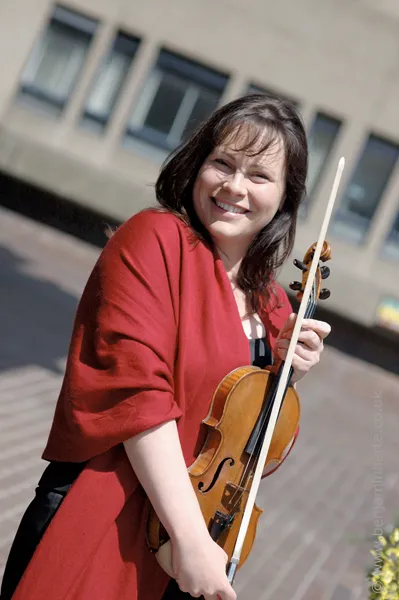 Musical Orbit: A Violinist Revolutionises Online Teaching