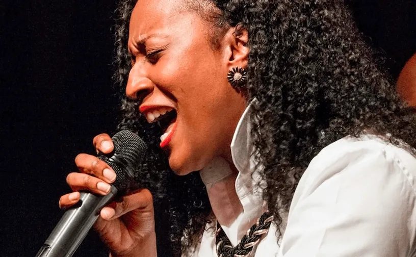 Gail Windrass solo singer