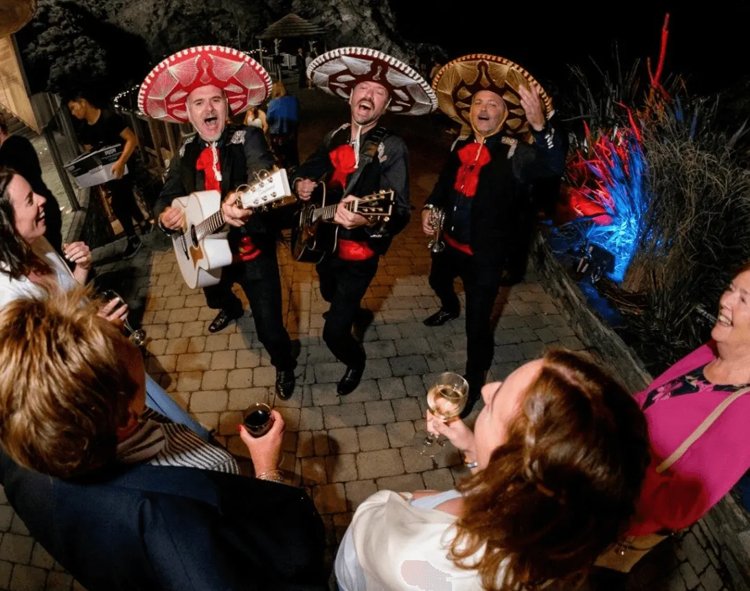mariachi band - beato burrito 