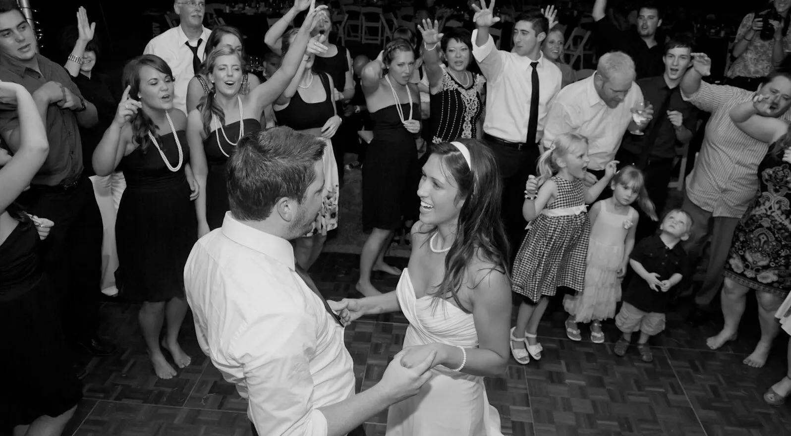 couple dancing at a weddding 