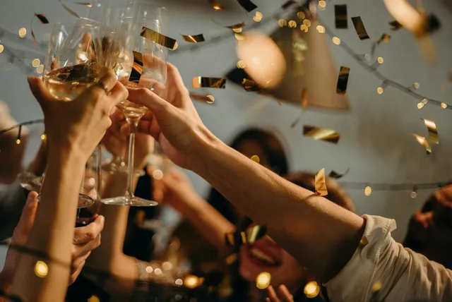 How to Hire a Christmas Party Band That Gets the Dancefloor Moving