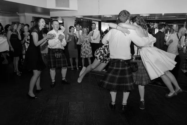 5 Simple Tips To Get Your Wedding Guests Dancing