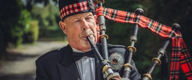 Featured Booking: Rod Stewart’s Bagpipers