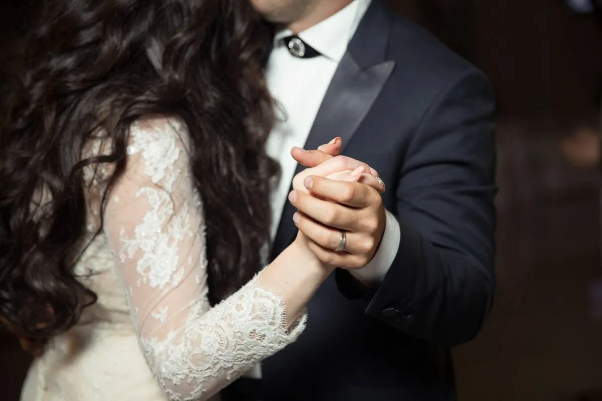 Wedding Band or Soloist? Deciding What’s Best for Your Wedding