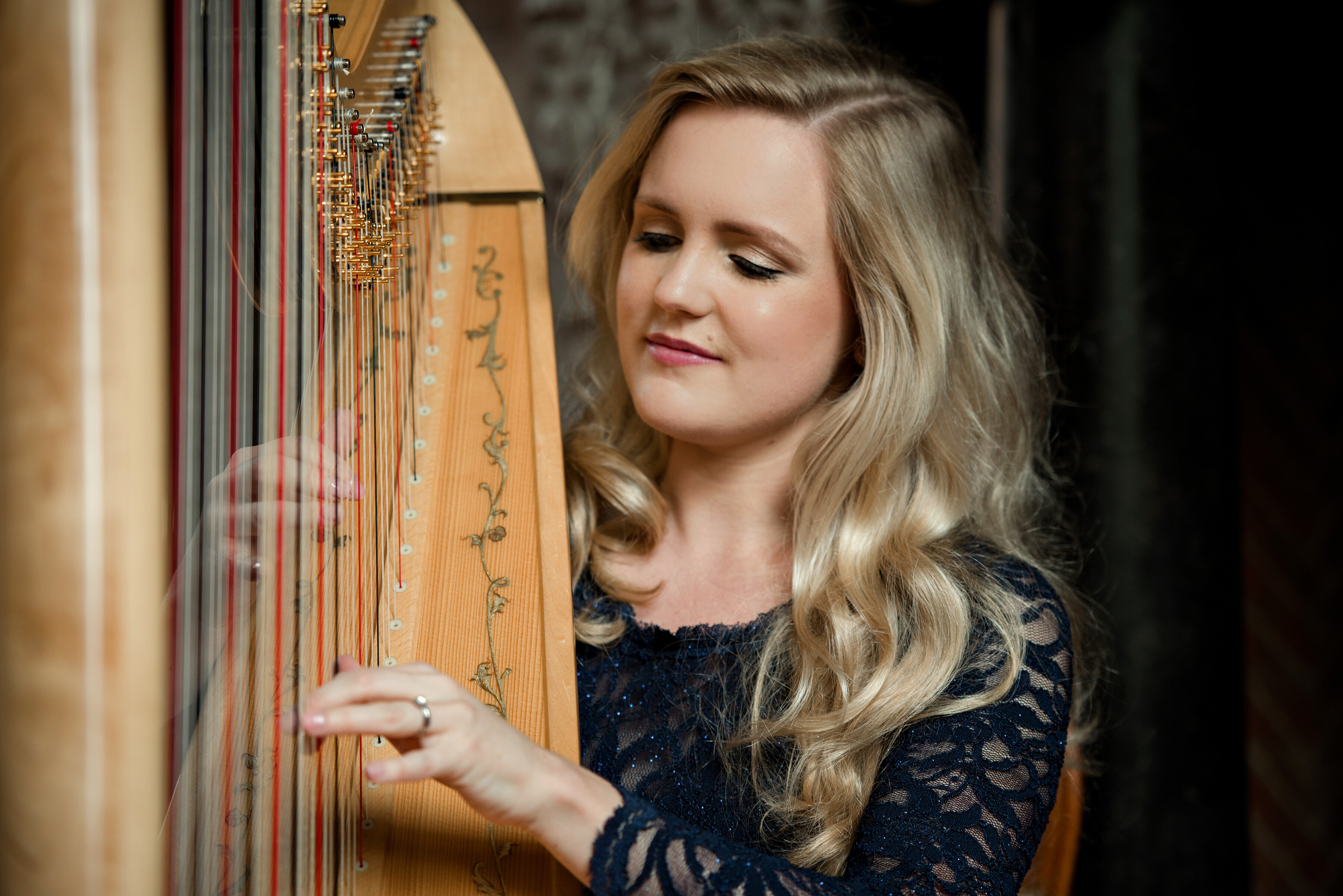 Harpist Booking Guide - 2024 Prices, Advice And FAQs | Encore Blog